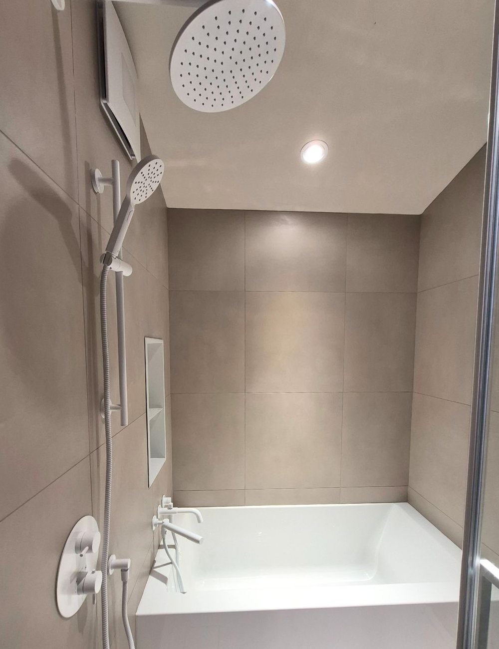 Salle de bain rénovée par Iconic Construction